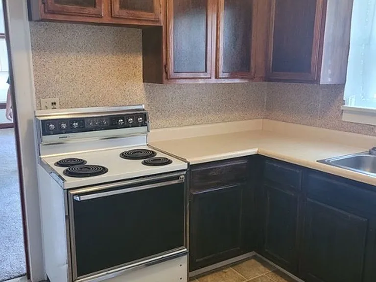 1023 Bell St — Photo 2