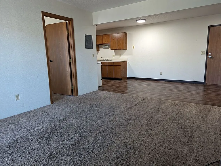 Landview Apartments — Photo 32