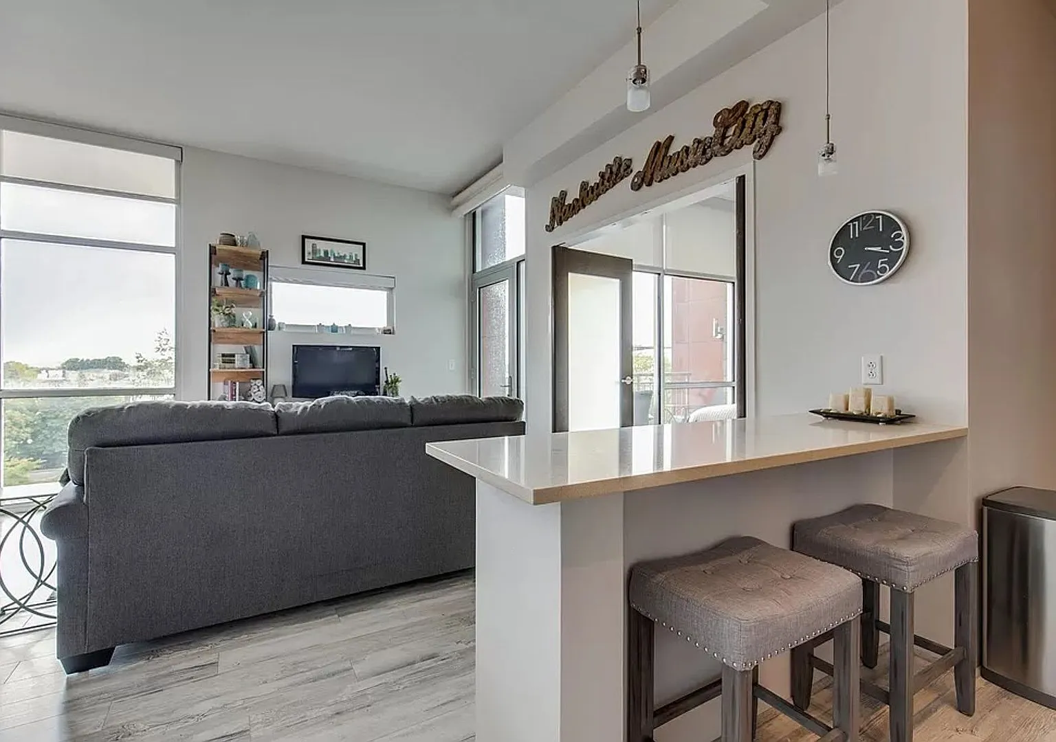 1 Bed/1 Bath Condo at 5th and Main, Assigned Parking, Washer/Dryer/Covered Balcony — Photo 4