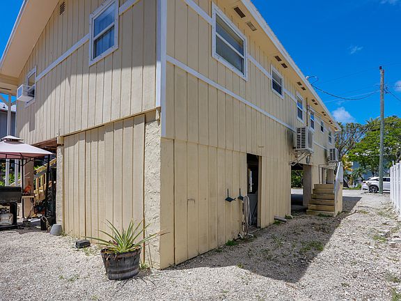 4th image of 978 Gibraltar Road