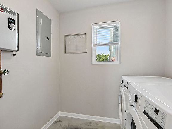 4th image of 408C Sugar Pine St