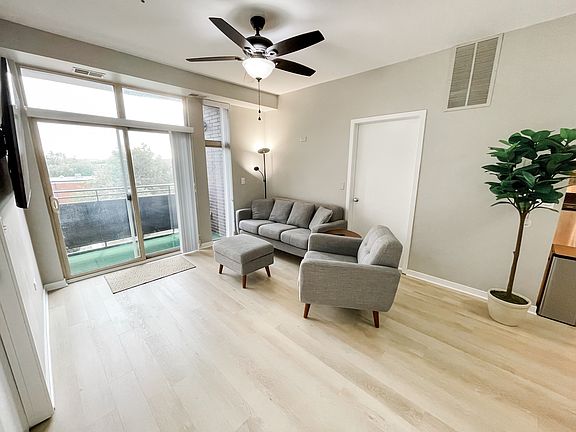 3rd image of 2951 N Clybourn Ave APT 403