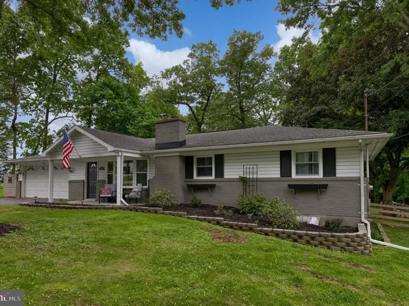 786 Summit Dr, Dallastown, PA 17313