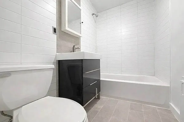 Bathroom, photo 1