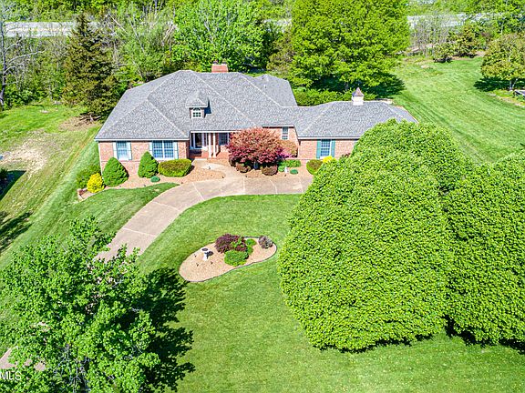 2nd image of 424 Valley Park Dr