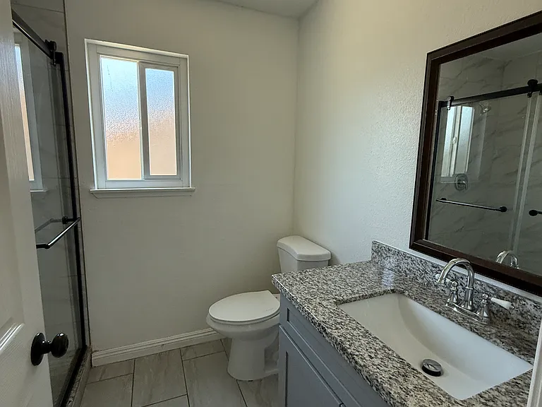 1524 N Thomas Ct — Photo 6