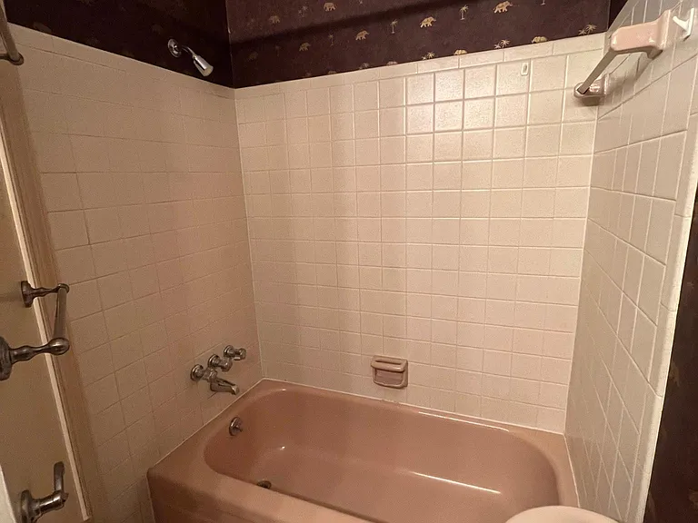 2105 Bucknell Ter — Photo 32