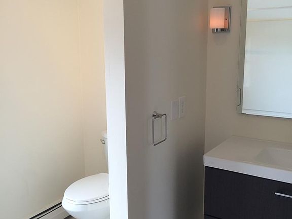 4th image of 135 Montowese St APT 3