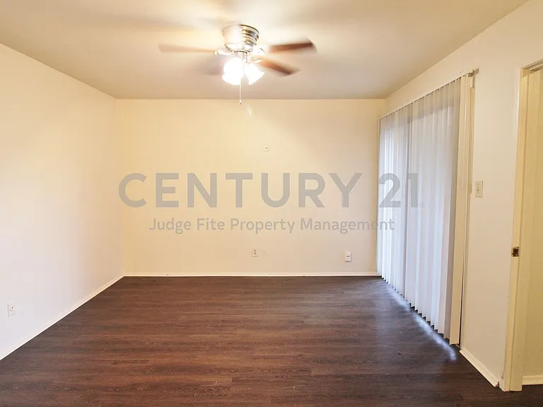 405 Pogue St — Photo 8