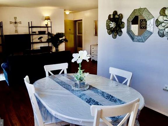 4th image of 360 Gatewater Ct