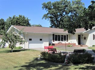 200 Maple St E, Cavalier, ND 58220