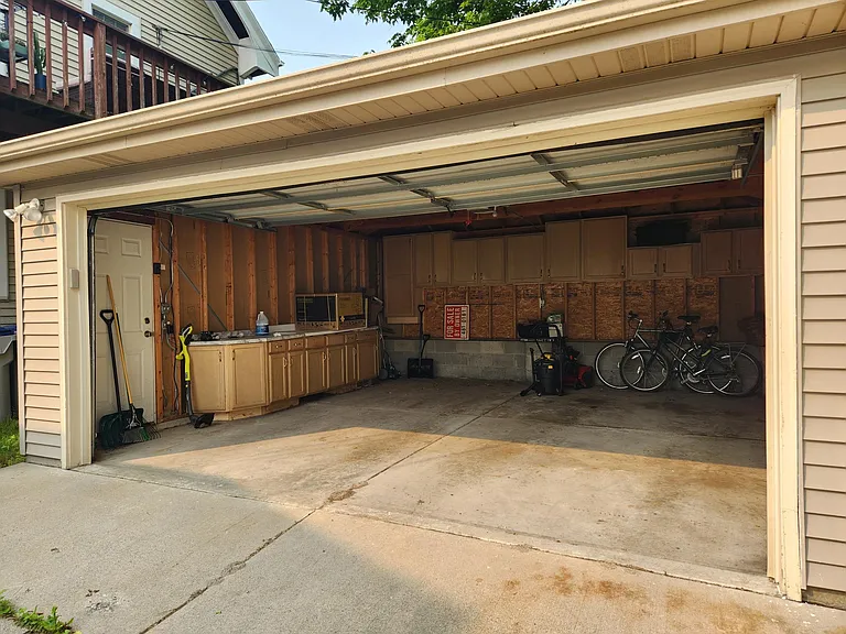1607 E Pryor Ave — Photo 21