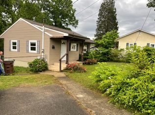 641 W Outer Dr, Oak Ridge, TN 37830