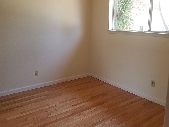 4th image of 575 Stanford Ave #B