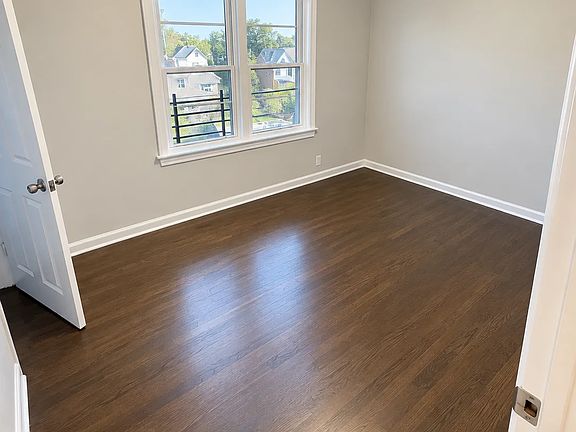 3rd image of 129-131 Maple Ave #3
