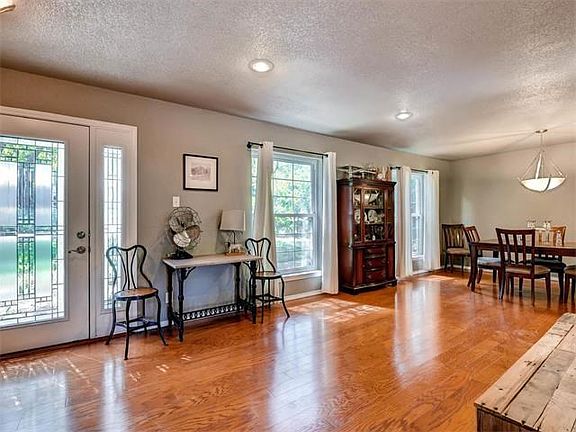 4th image of 6514 Bradley Dr