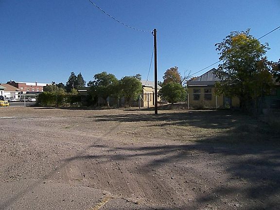 5th image of Maple St