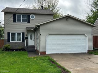 1279 Lander Rd, Mayfield Heights, OH 44124