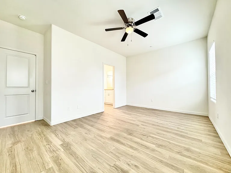8621 Frankie Lou St #B — Photo 6