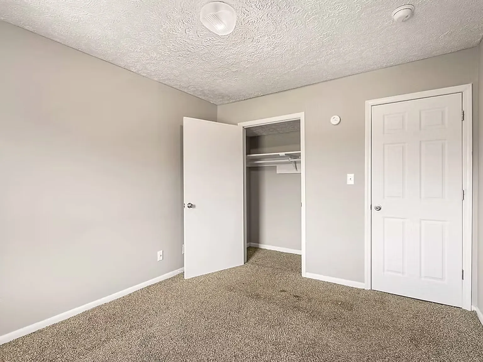 River Glow Apartments — Photo 4