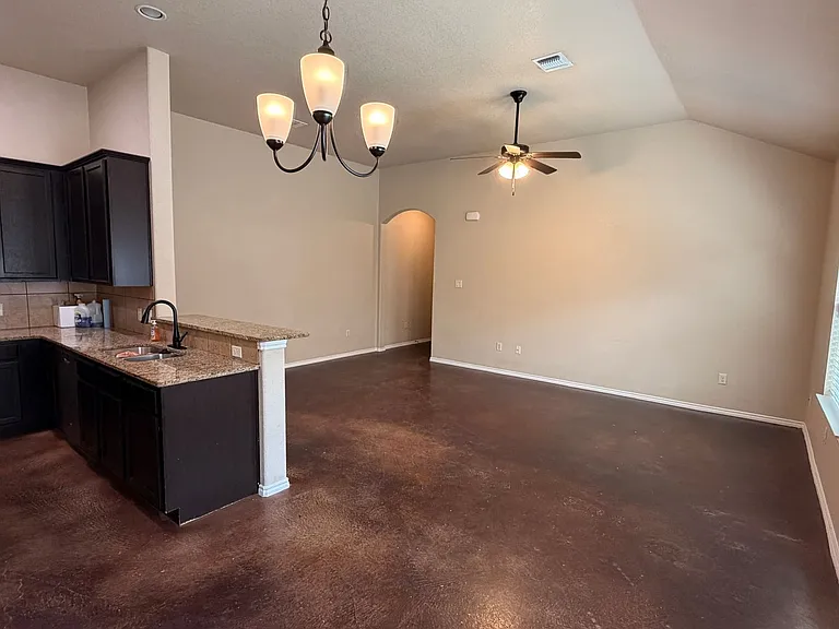 708 Saengerhalle Rd — Photo 3