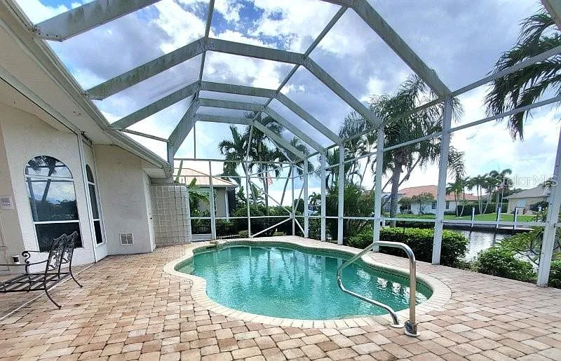 4 bed, 2.5 bath, 3125 sqft, $4,400 — Photo 3