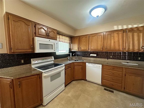 5th image of 1250 Hawksbury Dr