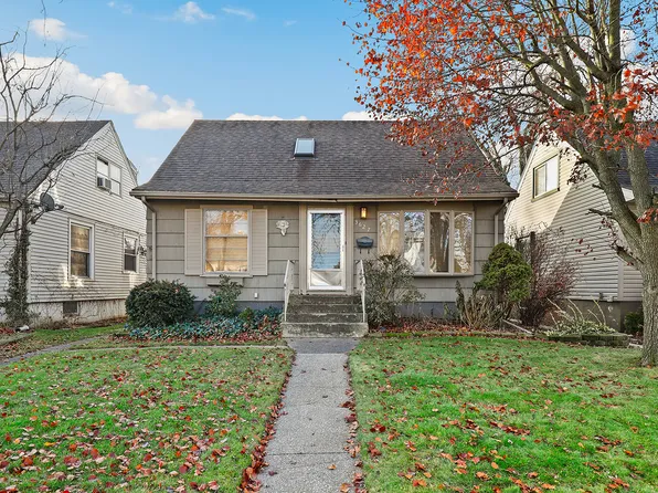 3627 Adams St, Lansing, IL 60438