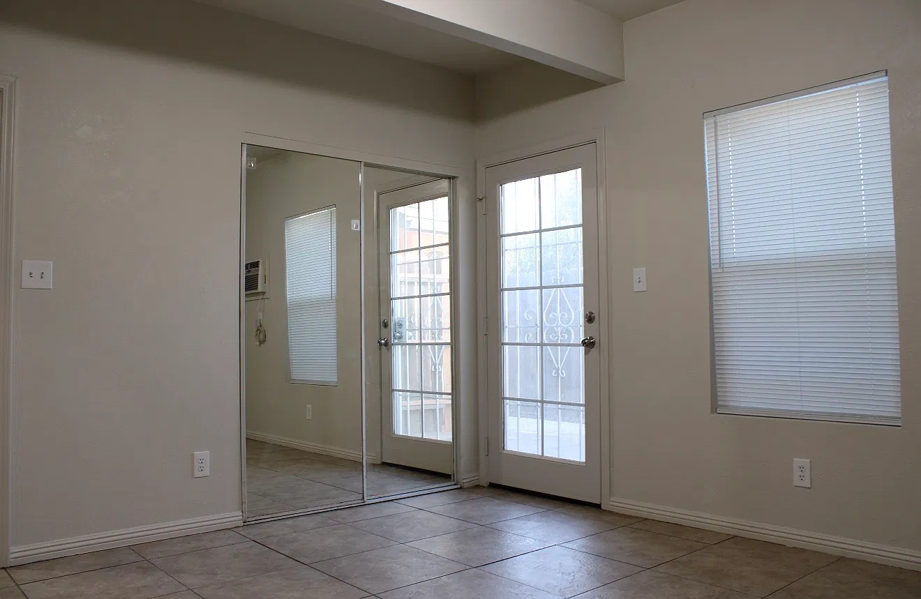 2 bed, 1000 sqft, $1,395 — Photo 2