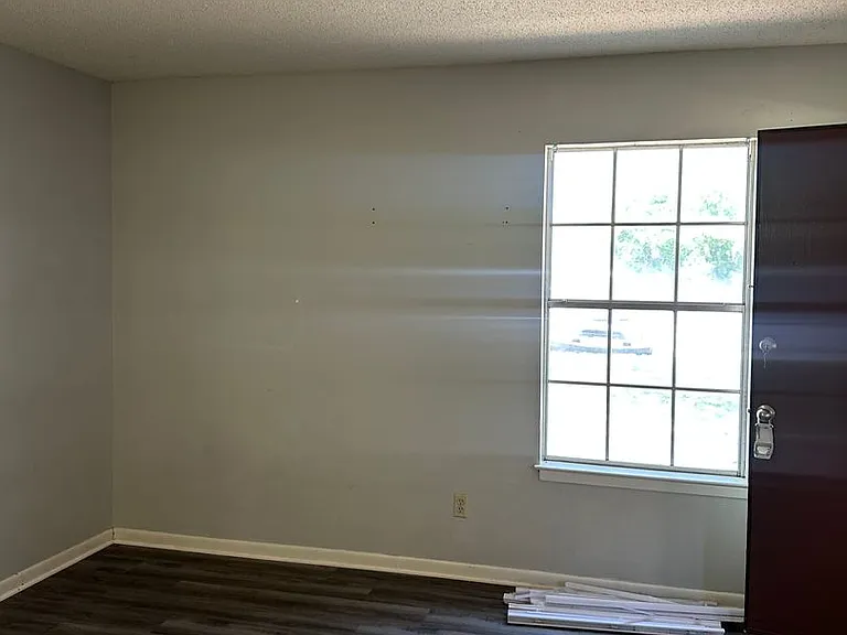 400 Johnson Dr — Photo 22