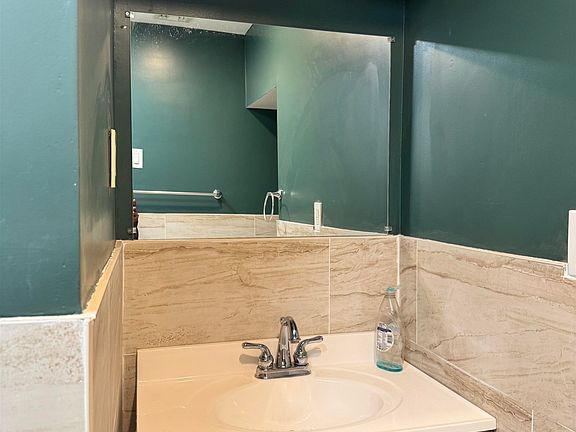 3rd image of 268 Saint Pauls Ave #1