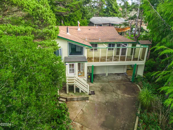 825 SW Range Dr, Waldport, OR 97394