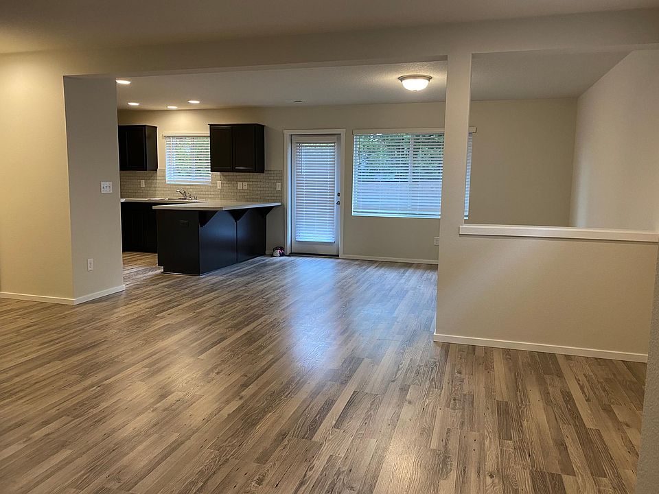 1st image of 521 NE 138th Ave