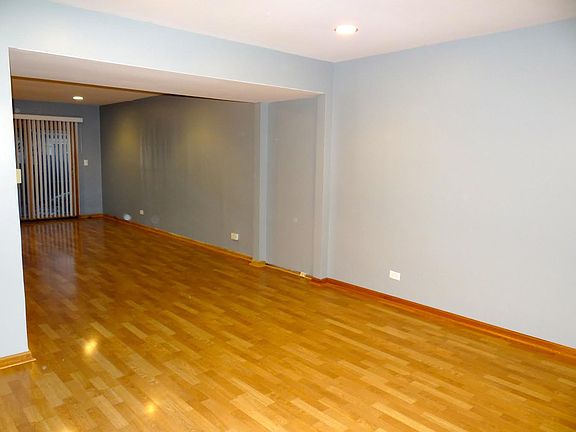 3rd image of 807 Bishop Ct