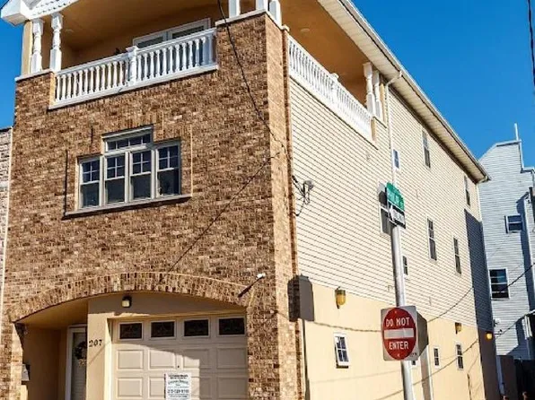 207 Moore St, Philadelphia, PA 19148