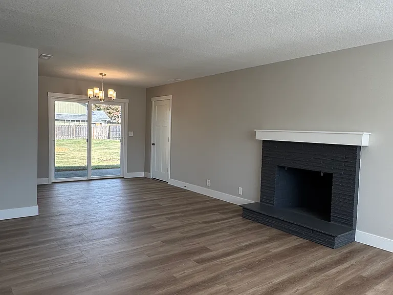 Living room/dining room