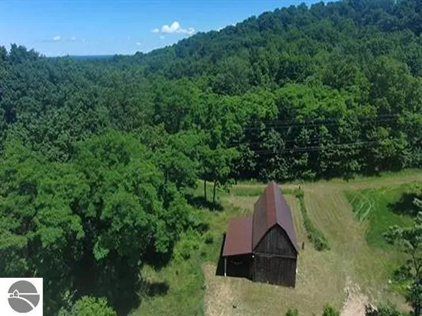 7699 Benzie Hwy, Benzonia, MI 49616