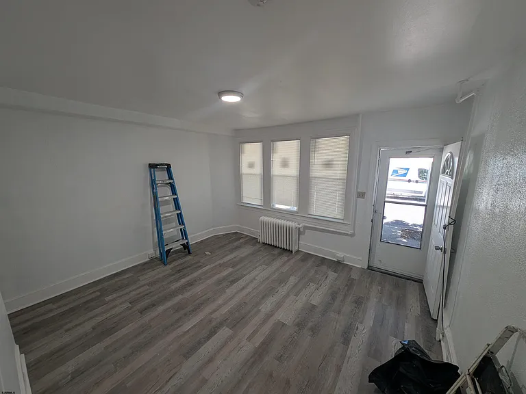 1056 N Ohio Ave — Photo 9