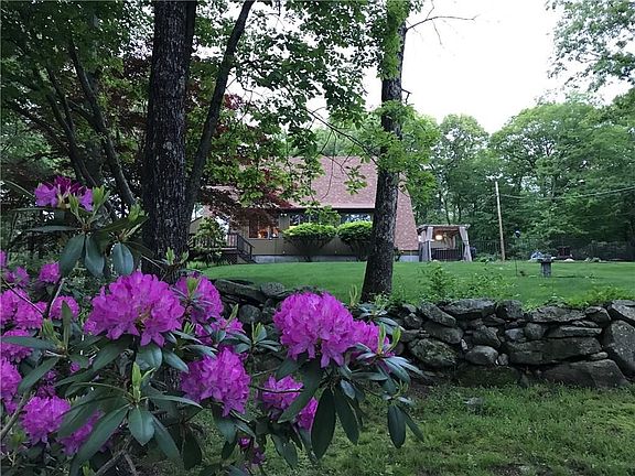 Beautiful Contemporary set 50+ feet off road on dead end