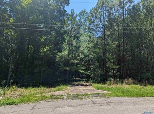 610 Keith Dr, Weaver, AL 36277