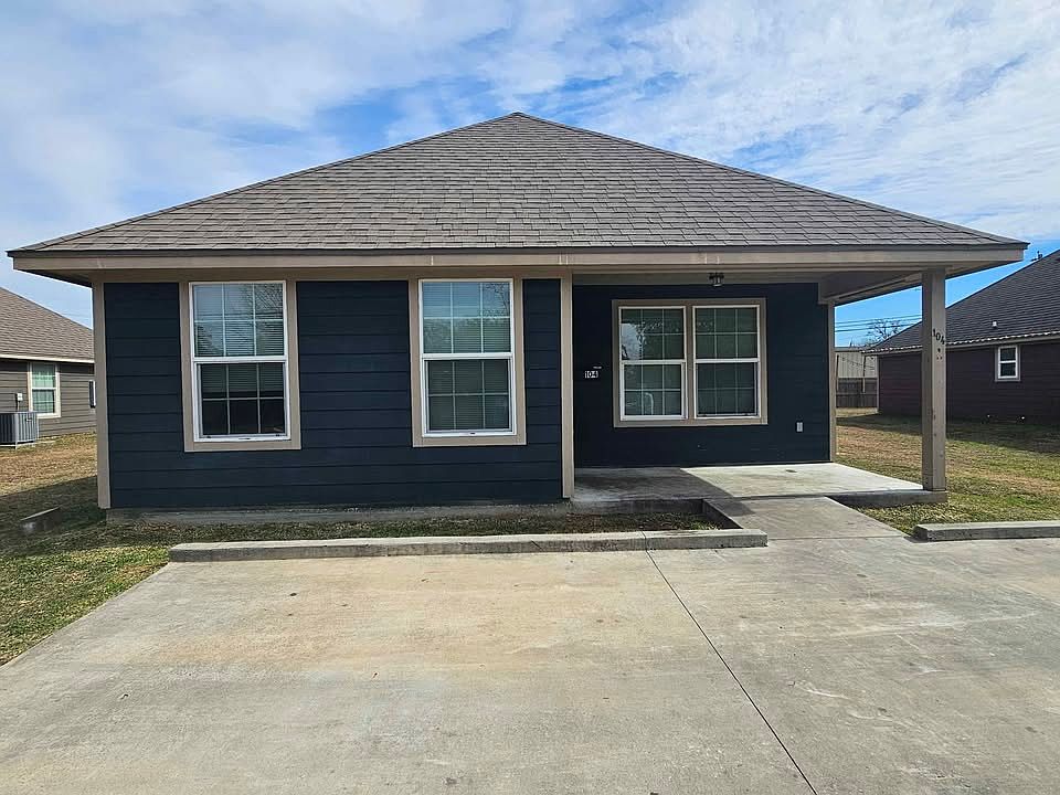 1st image of 104 Dainwood St