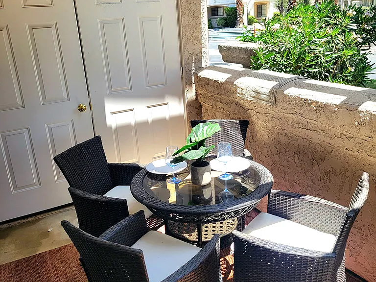 500 S Farrell Dr — Photo 8