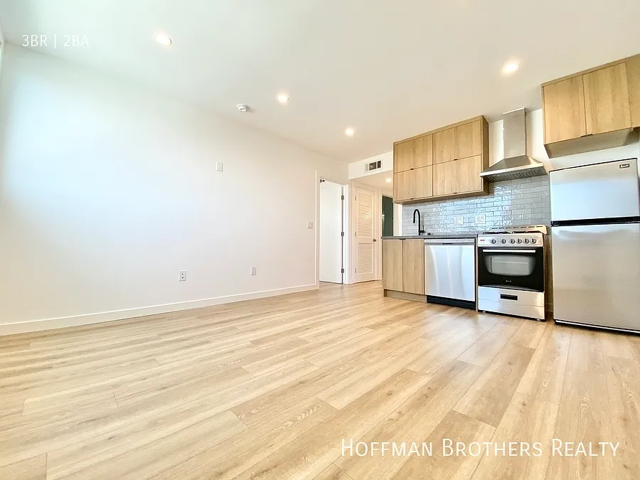 3 bed, $2,770 — Photo 3