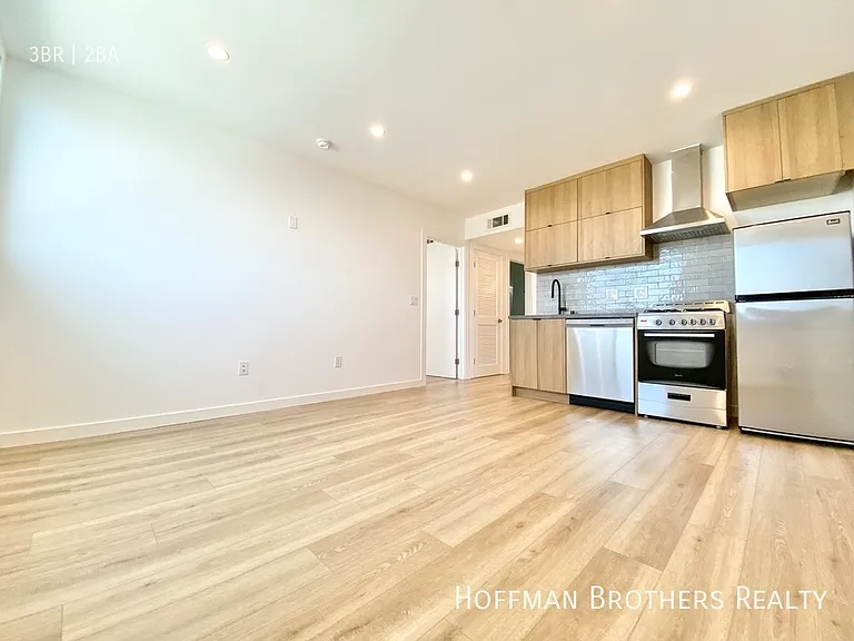 233 Rosemont Ave #8 — Photo 3