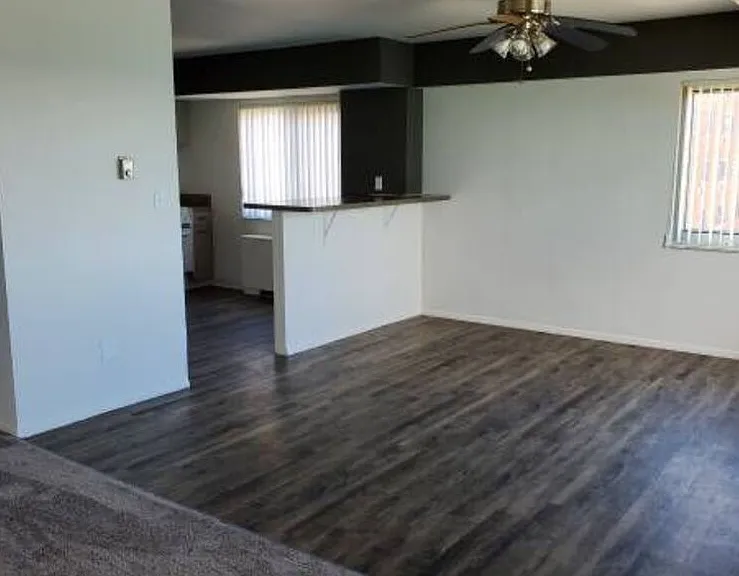 Shoreham Apartments — Photo 5