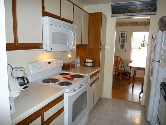 Updated appliances in kitchen