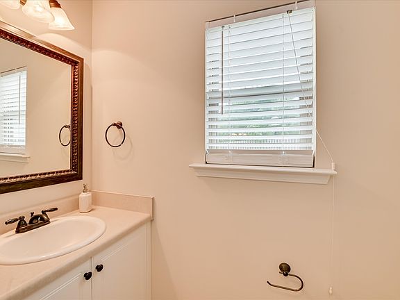 3rd image of 880 Westlawn Dr