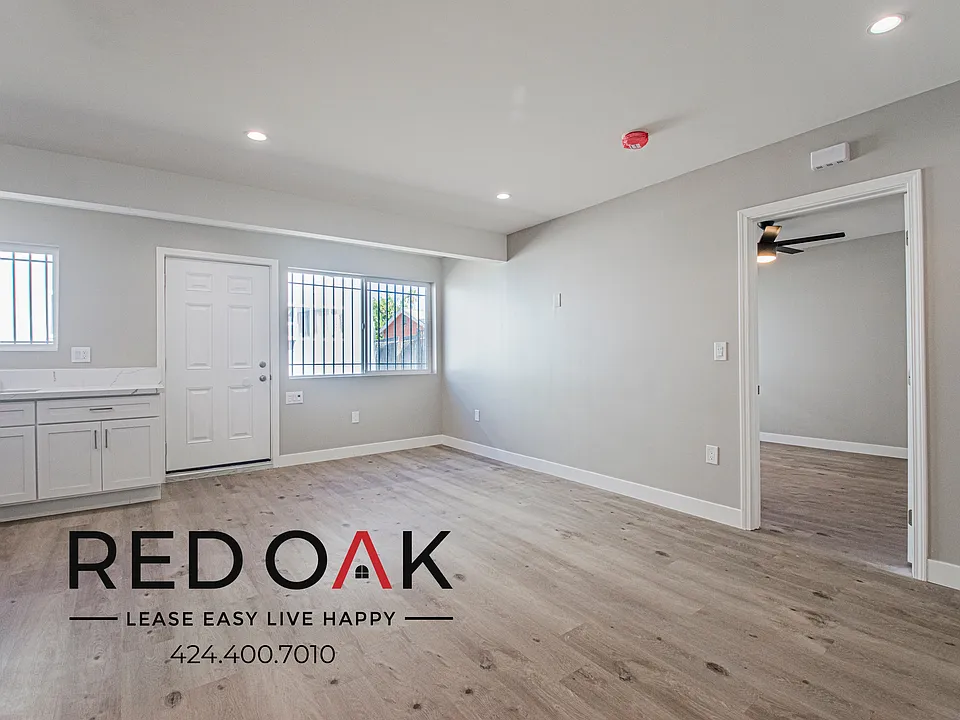6525 S Victoria Ave #6529-1/4