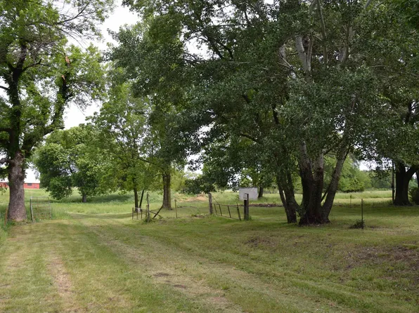 728 E Santa Fe Ave, Burlingame, KS 66413