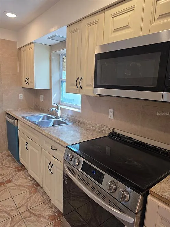 4 bed, 2.0 bath, 1880 sqft, $3,500 — Photo 2